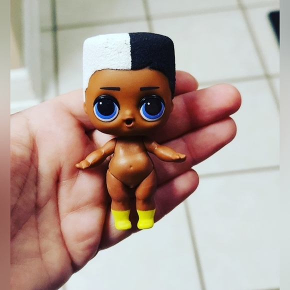 LOL Surprise Dolls Boys Series 1 Ultra-Rare Boy Next Door - Picture 1 of 4